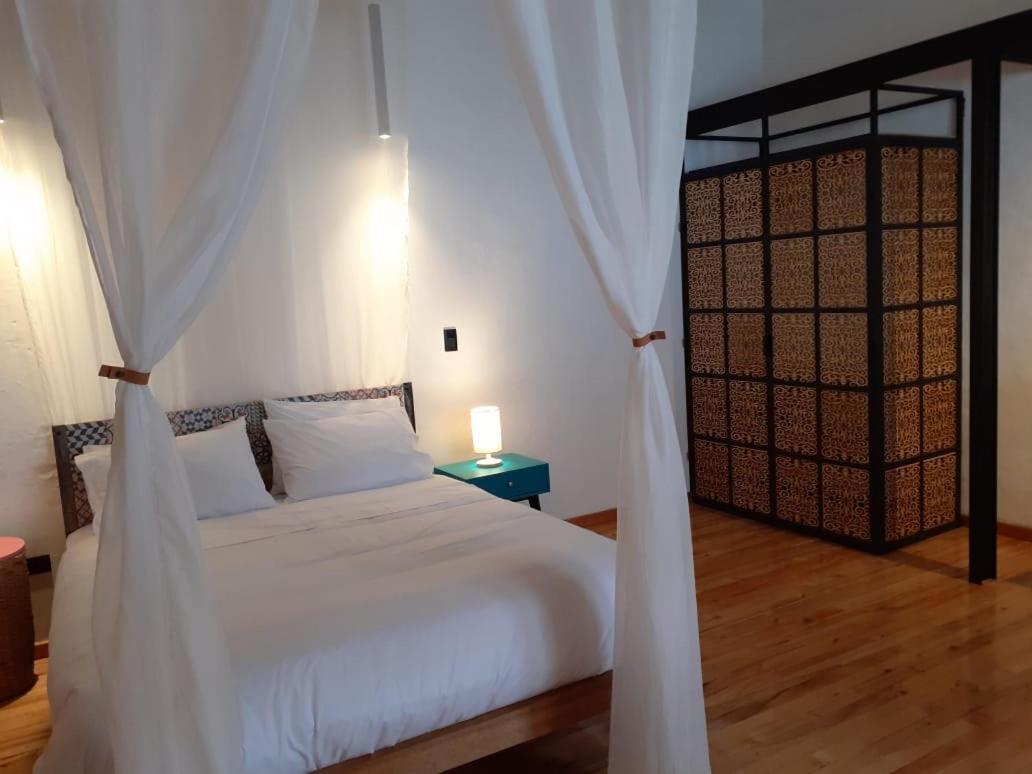 Hostal Suite Le Fabrique กูเอ็งกา ภายนอก รูปภาพ
